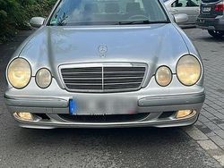 Grau Gebraucht 2001 Mercedes E280 Limousine | 3.750 € (Guter Preis)