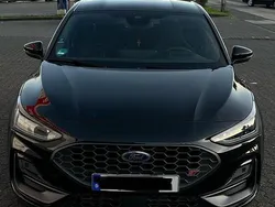Schwarz Gebraucht 2024 Ford Focus ST Limousine | 31.300 € (Guter Preis)