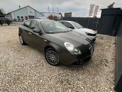 Grau Gebraucht 2010 Alfa Romeo Giulietta Kleinwagen | 3.200 € (Guter Preis)
