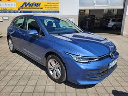 Anemonenblau metallic Gebraucht 2024 VW Golf VIII Life Limousine | 30.670 € (Etwas zu teuer)