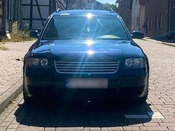 Blau Gebraucht 2001 VW Passat Kombi | 2.550 € (Teuer)