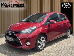 Rot Gebraucht 2017 Toyota Yaris Hybrid Edition-S Kleinwagen | 12.490 € (Fairer Preis)