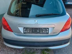 Grau Gebraucht 2009 Peugeot 207 Urban Move Limousine | 3.000 € (Fairer Preis)