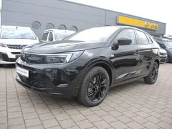 Diamant schwarz metallic (metallic) Gebraucht 2024 Opel Grandland X SUV | 35.900 € (Teuer)