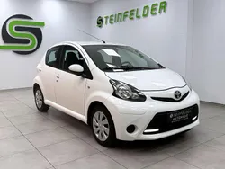 Weiß Gebraucht 2013 Toyota Aygo Cool Kleinwagen | 5.490 € (Fairer Preis)
