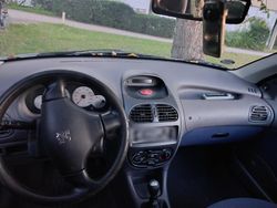 Weiß Gebraucht 2001 Peugeot 206 Kleinwagen | 1.400 €