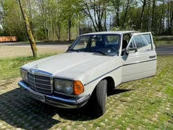 Grau Gebraucht 1980 Mercedes 200 Limousine | 9.900 €