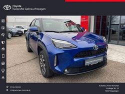 Nachtblau mica metallic Gebraucht 2023 Toyota Yaris Hybrid Connect Style | 25.890 € (Etwas zu teuer)