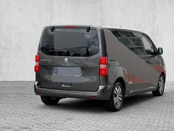 Grau Gebraucht 2023 Peugeot e-Traveller Active Van / Kleinbus | 39.699 €