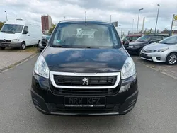Schwarz Gebraucht 2016 Peugeot Partner Tepee Active Van / Kleinbus | 9.000 € (Fairer Preis)