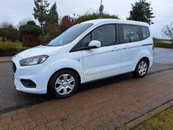 Weiß Gebraucht 2019 Ford Tourneo Courier Trend Van / Kleinbus | 8.800 € (Fairer Preis)