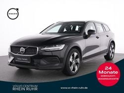 Schwarz onyx black / metallic Gebraucht 2023 Volvo V60 CC Plus Kombi | 31.990 € (Superpreis)