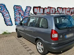Grau Gebraucht 2004 Opel Zafira Van / Kleinbus | 1.950 € (Fairer Preis)
