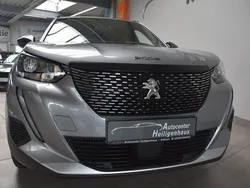 Grau Gebraucht 2023 Peugeot 2008 Allure SUV | 19.280 € (Guter Preis)