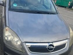 Grau Gebraucht 2006 Opel Zafira Van / Kleinbus | 1.049 € (Superpreis)