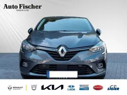 Grau Gebraucht 2023 Renault Clio V Intens Limousine | 17.490 € (Teuer)