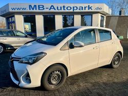Weiß Gebraucht 2017 Toyota Yaris Edition-S Limousine | 7.790 € (Fairer Preis)