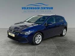 Atlantic blue (metallic) Gebraucht 2023 VW Golf VIII Life Limousine | 22.990 € (Guter Preis)