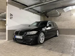Schwarz Gebraucht 2010 BMW 330 Performance Kombi | 12.900 €