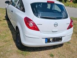 Weiß Gebraucht 2013 Opel Corsa Edition Kleinwagen | 2.800 € (Guter Preis)
