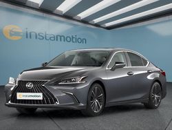 Grau Neu 2025 Lexus ES300H Limousine | 49.299 € (Teuer)