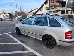 Grau Gebraucht 2002 Skoda Fabia Kombi | 1.299 € (Fairer Preis)