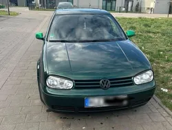 Grün Gebraucht 1999 VW Golf IV Kleinwagen | 1.300 € (Etwas zu teuer)