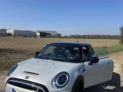 Grau Gebraucht 2021 Mini Cooper SE Classic Kleinwagen | 18.000 € (Fairer Preis)