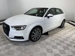 Weiß Gebraucht 2019 Audi A3 Sportback Ambiente Limousine | 20.228 € (Fairer Preis)