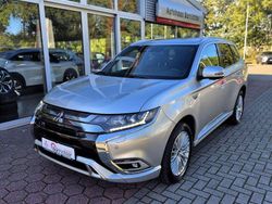 Silber Gebraucht 2021 Mitsubishi Outlander P-HEV Top SUV | 22.980 € (Fairer Preis)