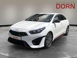 Weiß Gebraucht 2022 Kia ProCeed Kleinwagen | 28.700 € (Etwas zu teuer)