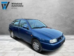 Blau Gebraucht 1999 Seat Cordoba Limousine | 1.499 €