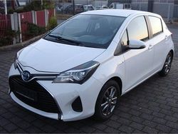 Weiß Gebraucht 2015 Toyota Yaris Hybrid Limousine | 13.900 € (Fairer Preis)