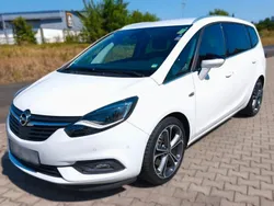 Weiß Gebraucht 2017 Opel Zafira Tourer Innovation Van / Kleinbus | 14.900 € (Guter Preis)