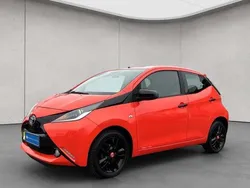 Orange Gebraucht 2015 Toyota Aygo Play Kleinwagen | 8.480 € (Fairer Preis)