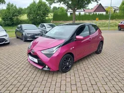 Magenta mica metallic Gebraucht 2018 Toyota Aygo X-cite Kleinwagen | 10.790 € (Etwas zu teuer)