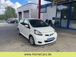Weiß Gebraucht 2010 Toyota Aygo Cool Kleinwagen | 2.450 € (Fairer Preis)