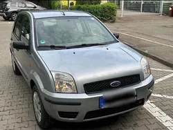 Grau Gebraucht 2005 Ford Fusion Kleinwagen | 4.000 € (Teuer)