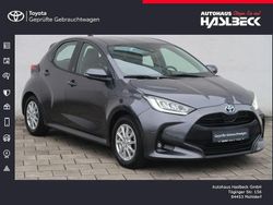 Grau Gebraucht 2022 Toyota Yaris Hybrid Team Limousine | 19.440 € (Fairer Preis)