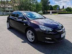 Braun Gebraucht 2014 Opel Astra Edition Limousine | 7.999 € (Etwas zu teuer)