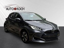 Grau Neu 2025 Toyota Yaris Hybrid Limousine | 25.940 € (Fairer Preis)
