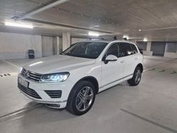 Weiß Gebraucht 2015 VW Touareg Terrain Tech SUV | 19.900 € (Etwas zu teuer)