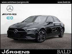 Kosmosschwarz metallic Gebraucht 2024 Mercedes A220 Progressive Limousine | 33.150 € (Guter Preis)