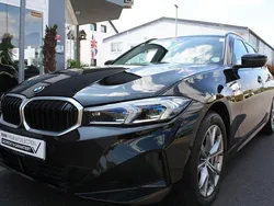Schwarz ii/bonnet fluid black Gebraucht 2022 BMW 330 Sport Line Kombi | 29.599 € (Superpreis)