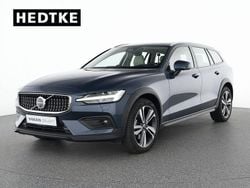 Blau Gebraucht 2023 Volvo V60 CC Ultimate Kombi | 44.990 € (Teuer)
