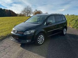 Schwarz Gebraucht 2010 VW Touran Highline Van / Kleinbus | 6.399 € (Fairer Preis)