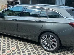 Grau Gebraucht 2018 Opel Astra Ultimate Kombi | 18.000 € (Etwas zu teuer)