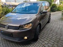 Braun Gebraucht 2013 VW Touran Trendline Van / Kleinbus | 10.900 € (Fairer Preis)