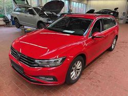 Rot Gebraucht 2023 VW Passat Business Kombi | 20.980 € (Guter Preis)