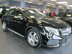 Nachtschwarz unilack Gebraucht 2017 Mercedes GLA200 AMG line SUV | 21.980 € (Fairer Preis)